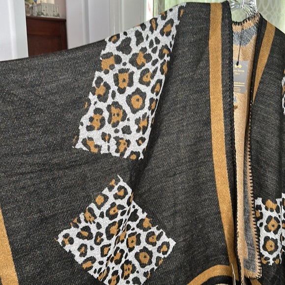 LEOPARD ACCENT PRINT MID THIGH KIMONO - Picture 3 of 5